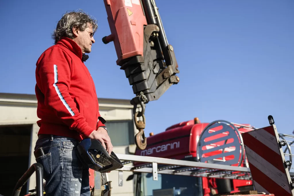 Marcarini Autotrasporti operatore braccio gru