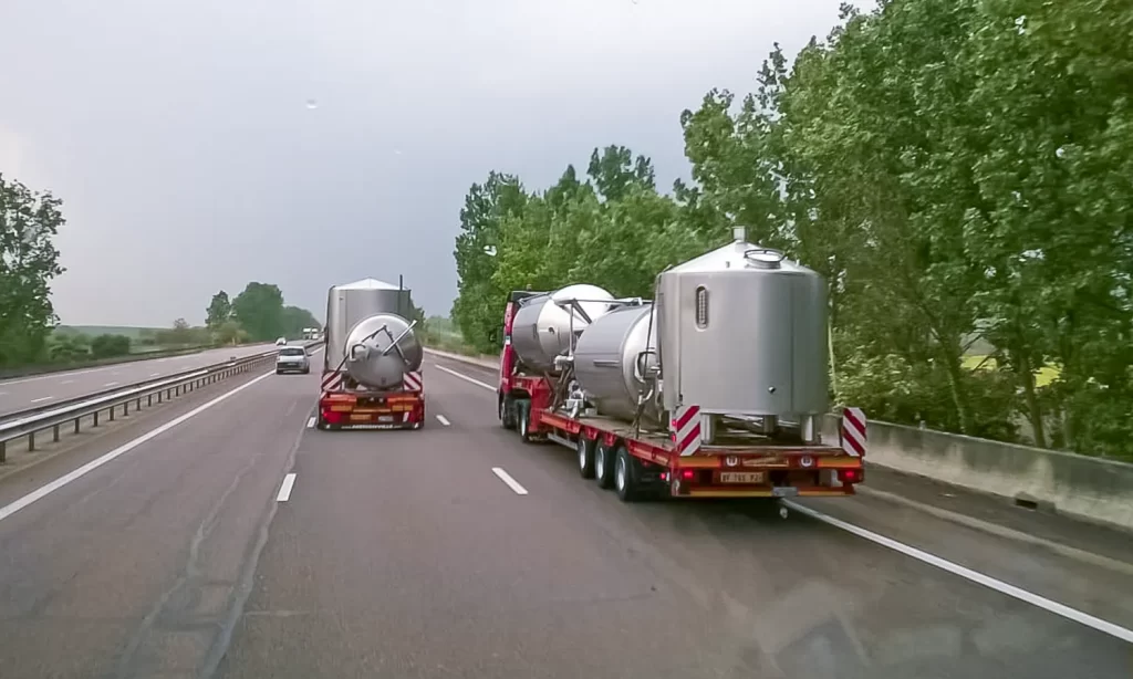 Marcarini Autotrasporti trasporto silos in autostrada