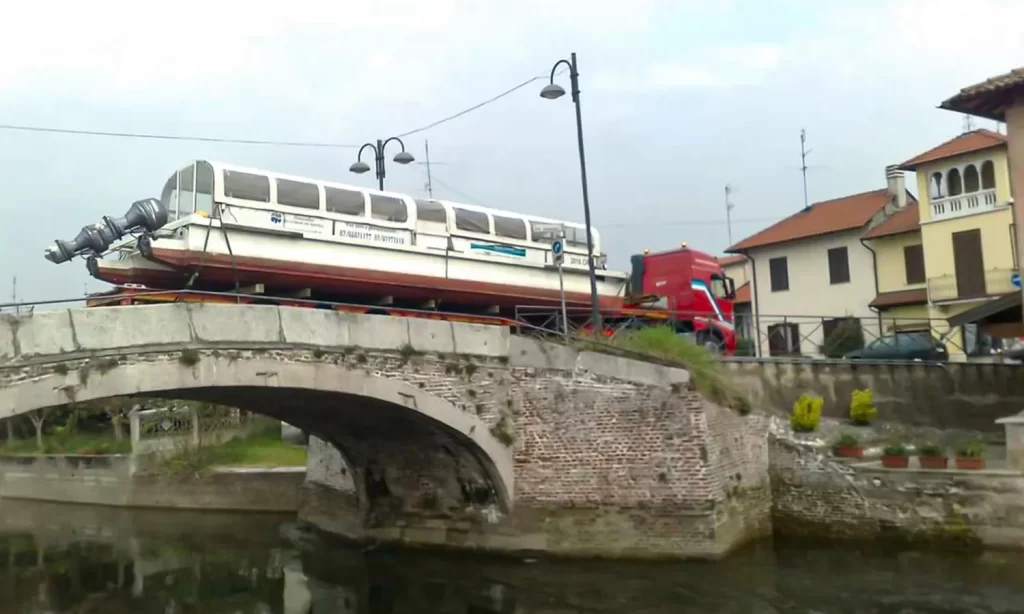 Marcarini Autotrasporti trasporto imbarcazione in città