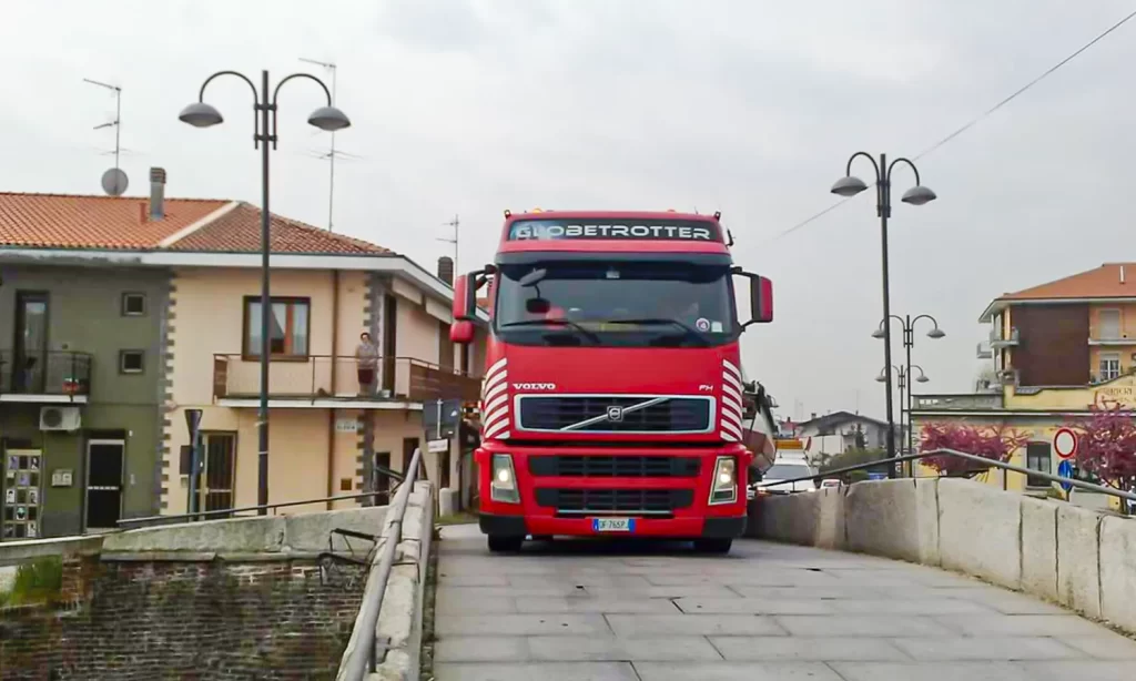 Marcarini Autotrasporti trasporto imbarcazione in città